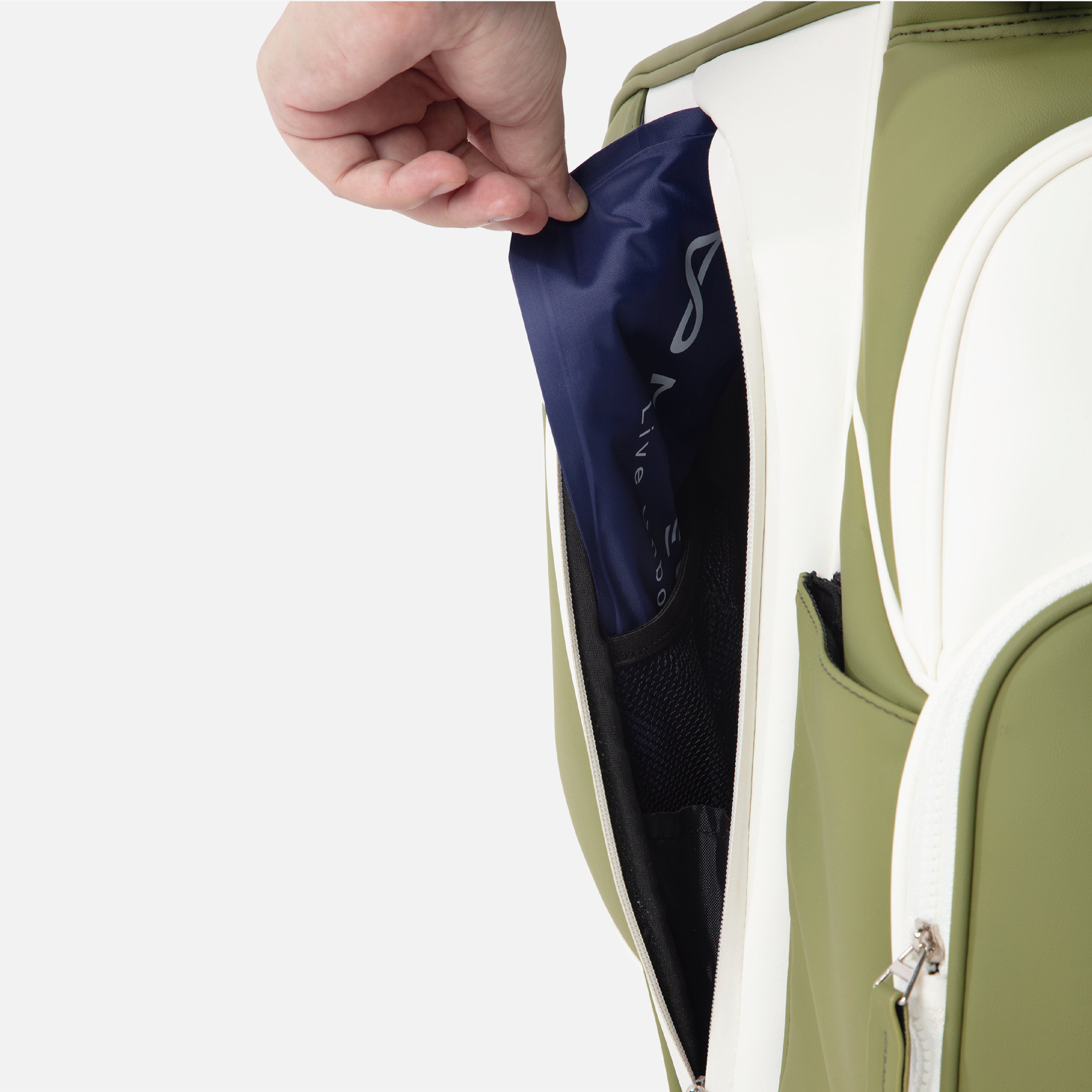 Clean, insulated inner cooler for fresh drinks on the course.