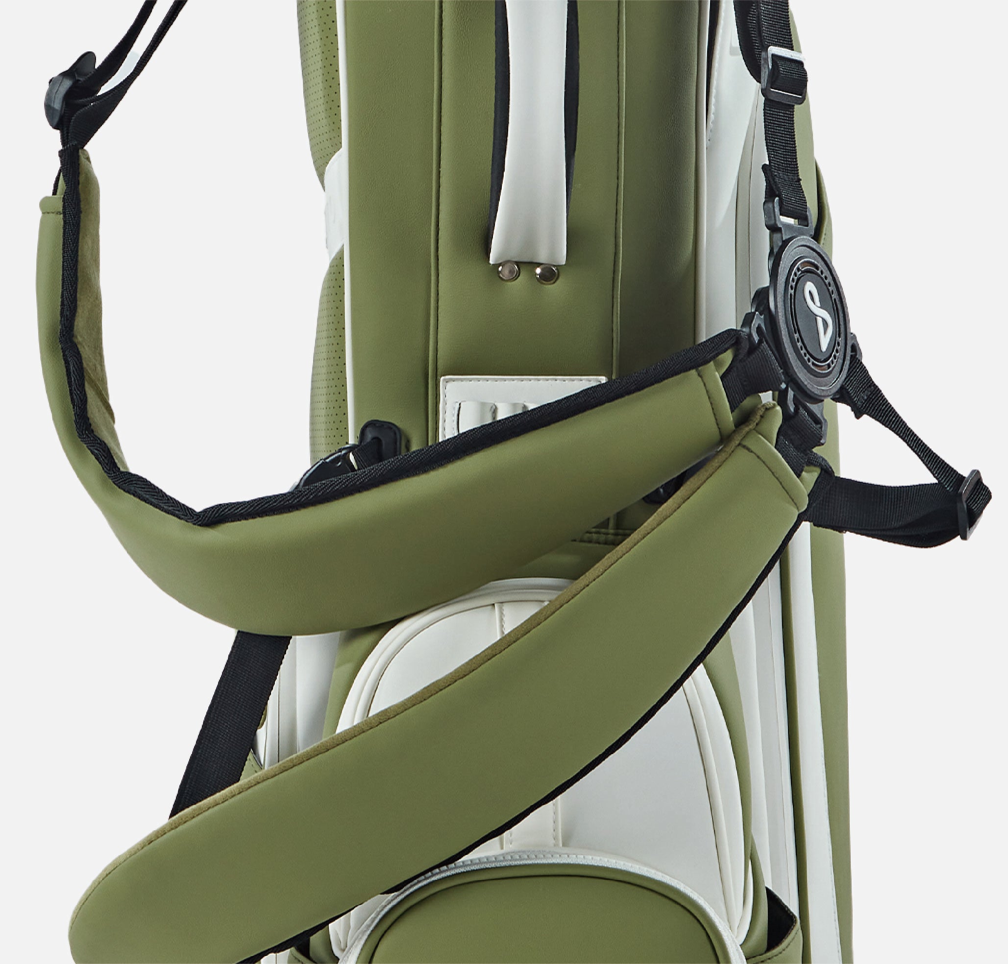 Balanced dual-strap system adapts naturally for smooth, effortless carrying.